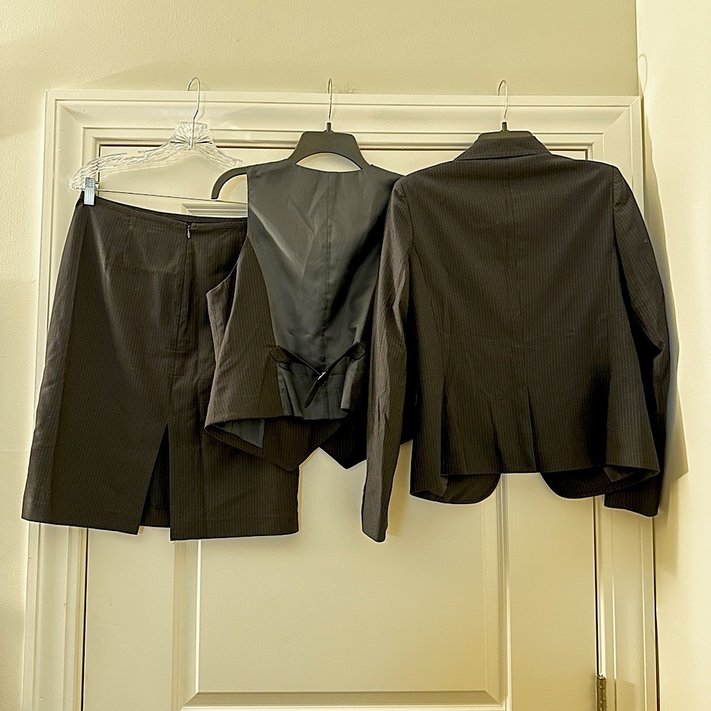 New York & Company Women’s Black 3-Piece Suit - Picture 5 of 10